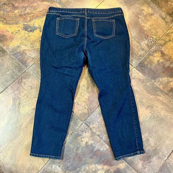 Torrid Denim 24 Short Jeans - Picture 8 of 8